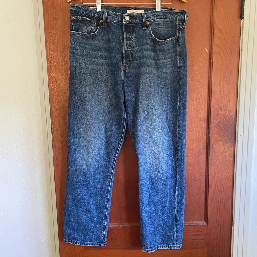 Levi’s Women’s Wedgie Straight Jeans NWOT sz. 33